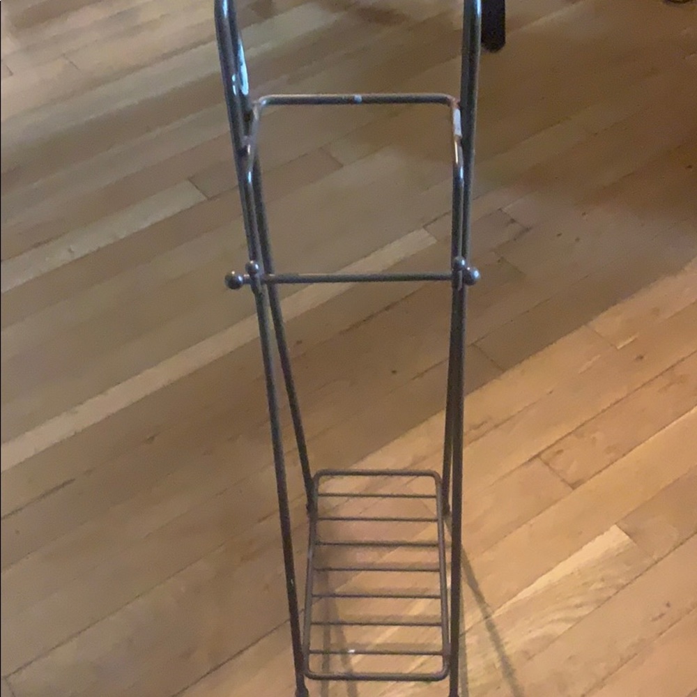 METAL TOILET PAPER HOLDER